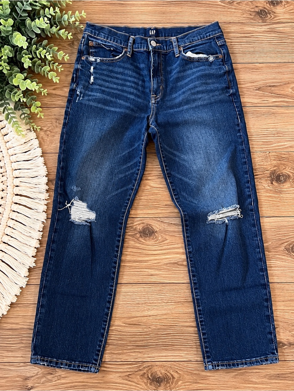 GAP Women’s Dark Blue Distressed Jeans 734